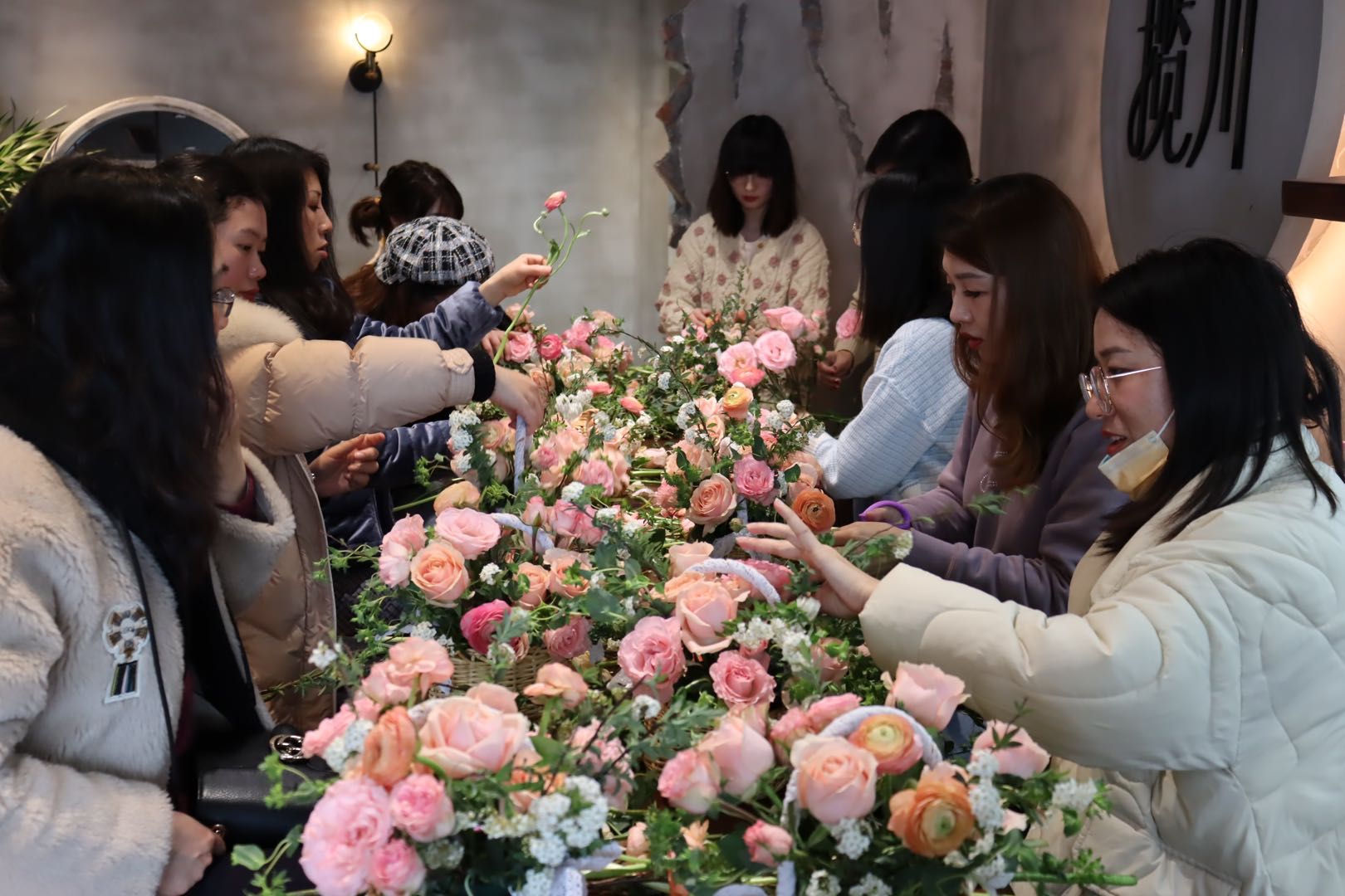 魅力女性，，，，，，快乐巾帼——3868la银河总站集团工会开展妇女节活动
