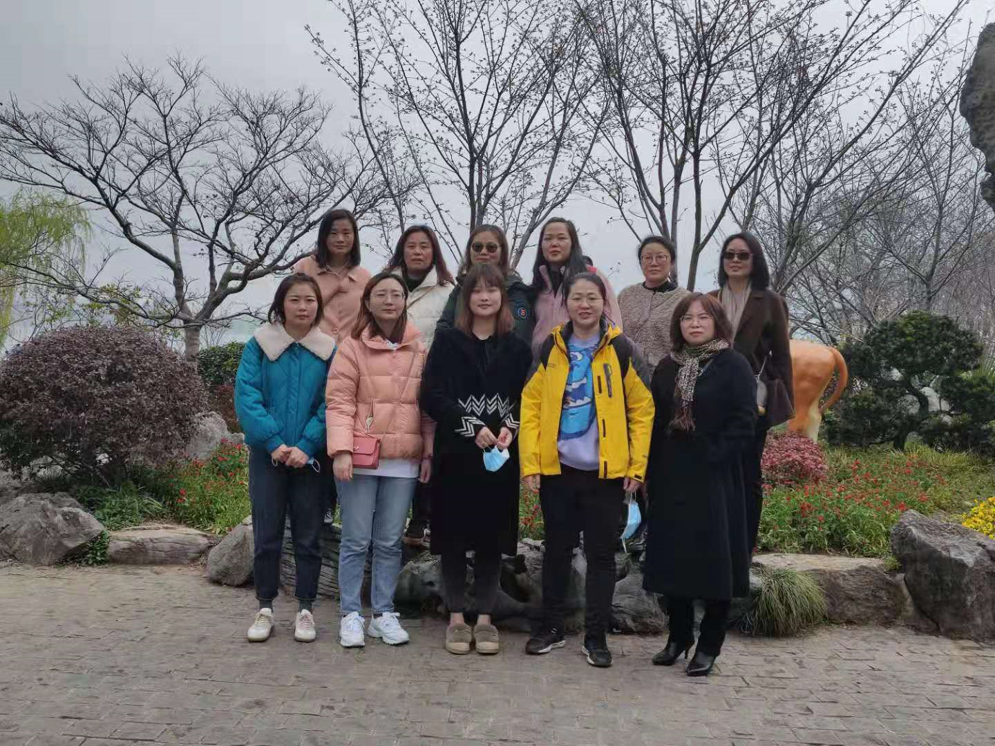 游湖赏花，，，，，，快乐踏春——新北建发“三八”节游湖活动