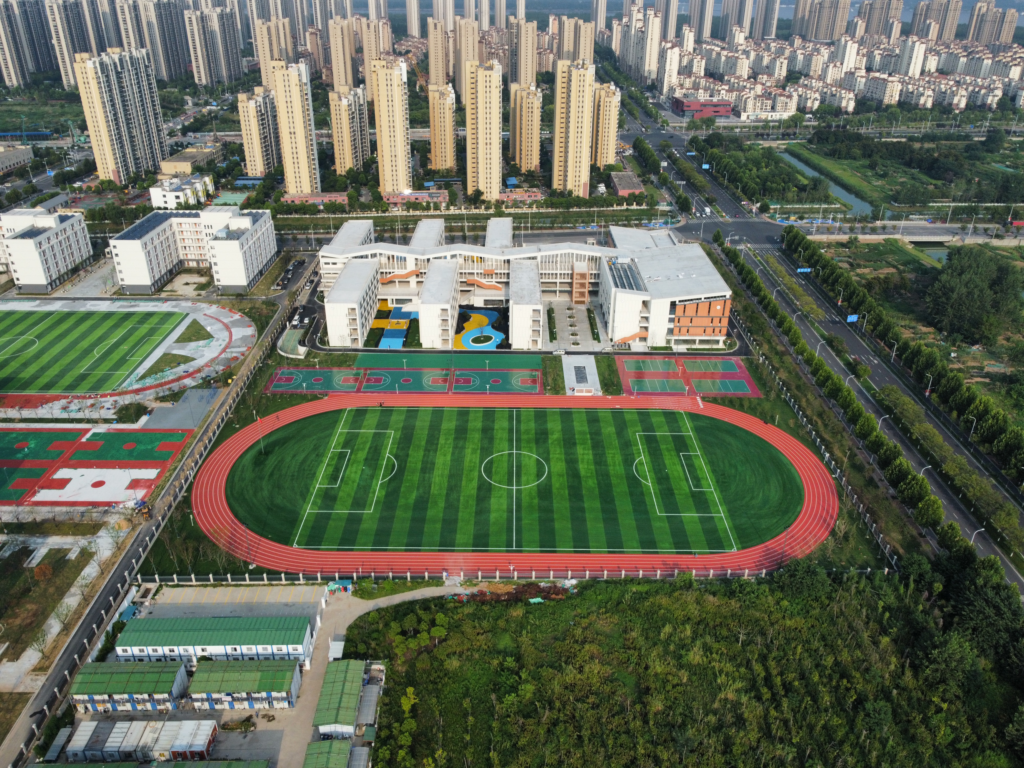 天华东路小学