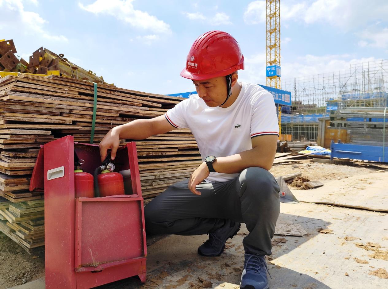 火热江北丨都会建设者：用汗水“筑”就都会之美